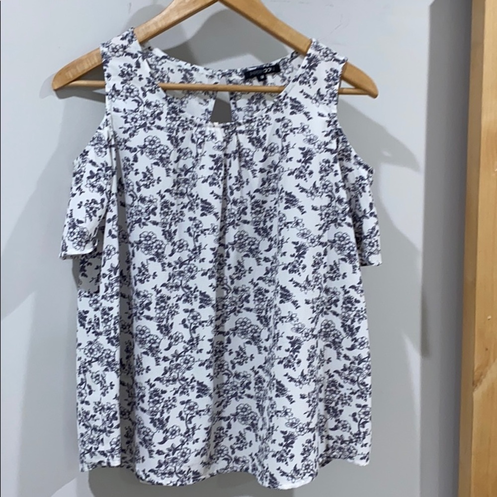 Papermoon (Stitchfix) Cold Shoulder Floral Blouse